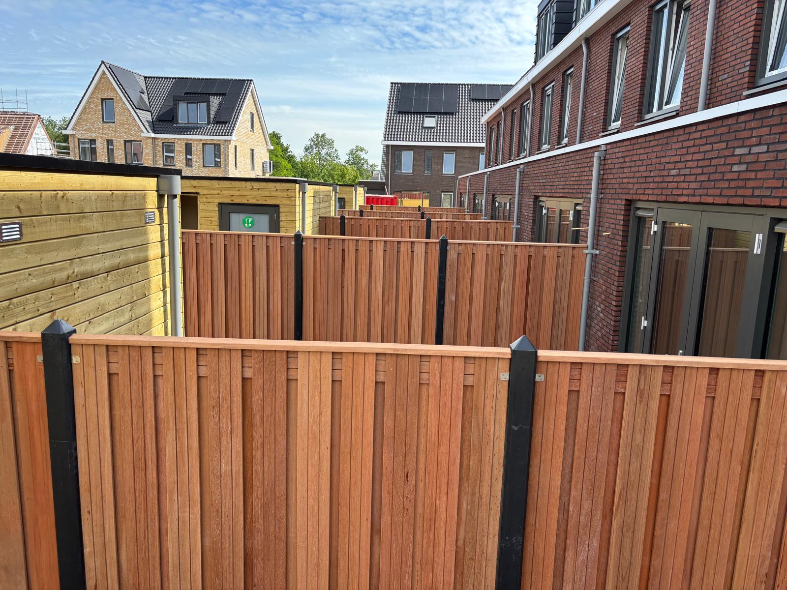 Hout schutting nieuwbouwwijk